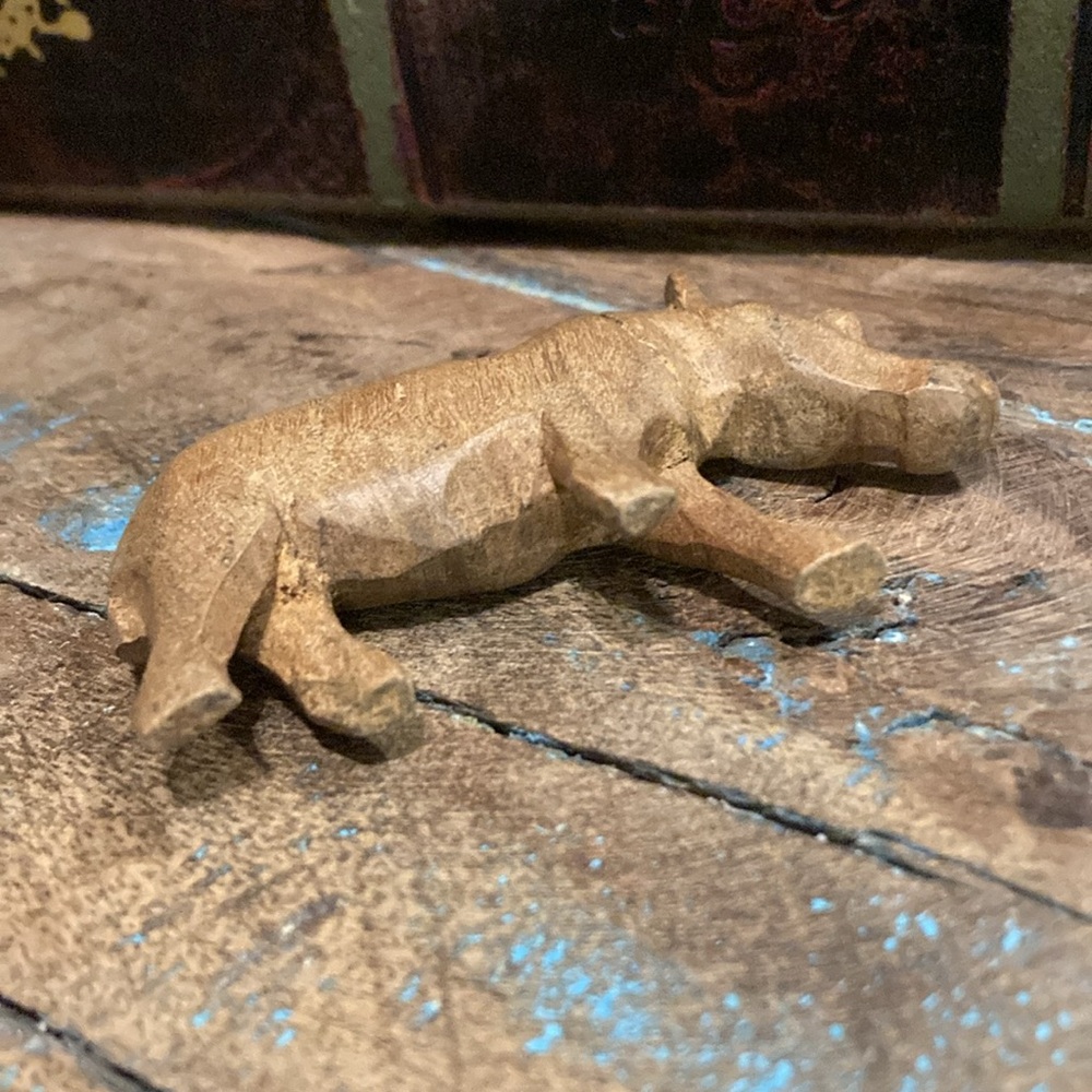 Vintage hand carved wooden hippo - Picture 5 of 9